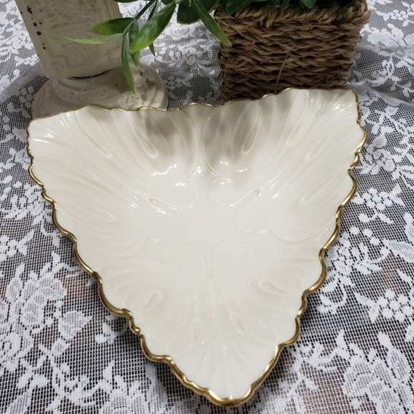 LENOX Vintage Aegean 24 K Gold Trimmed Triangular Serving Dish - Picture 6 of 7